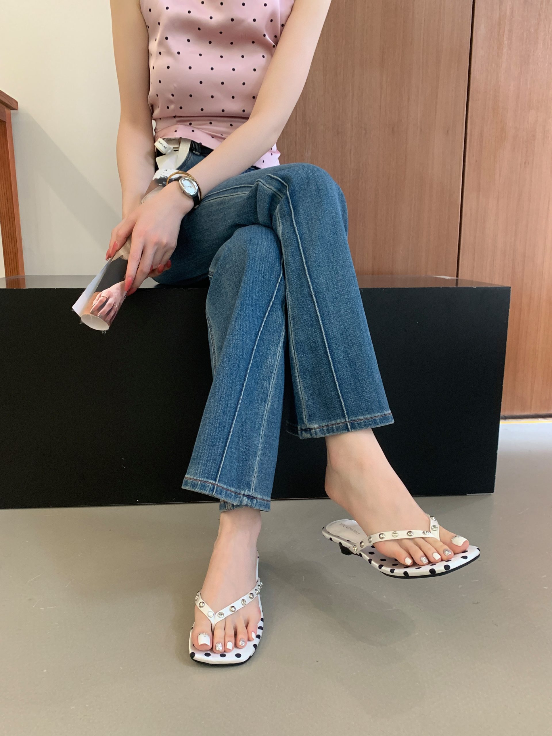 2026 New Korean Style Polka Dot Toe Thong Slippers Women Outdoor Wedge Non-slip Square Toe Beach Sandals - Image 4